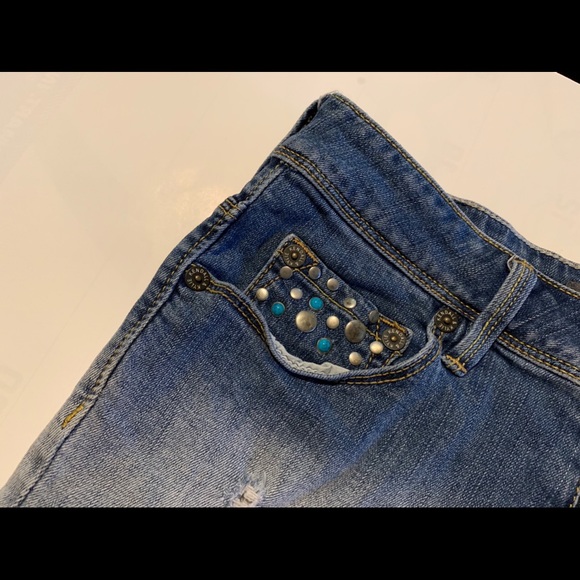 3 for $20 Kylie & Kendall Studded Denim Shorts - Picture 3 of 5